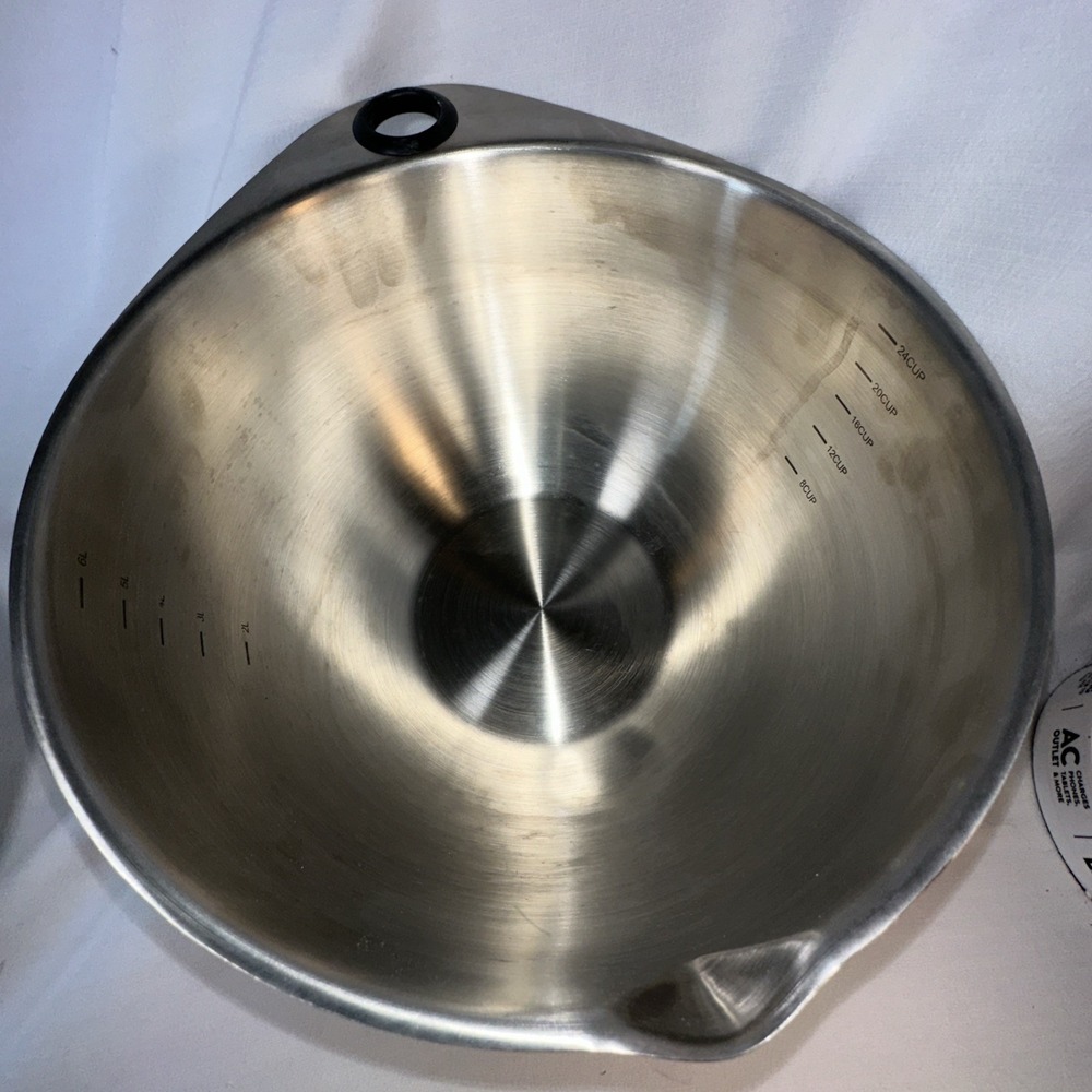The Pampered Chef Stainless Steel 6L 24 Cup Mixing Bowl Non Slip Base Pour Spout - Picture 3 of 5
